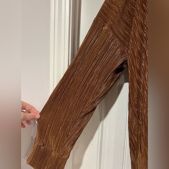 Show me your Mumu everywhere button down size M - Picture 6 of 8